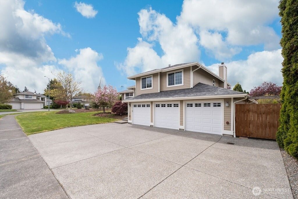 Photo of 1728 Amber Boulevard, Puyallup, WA 98372 (MLS # 2511136)