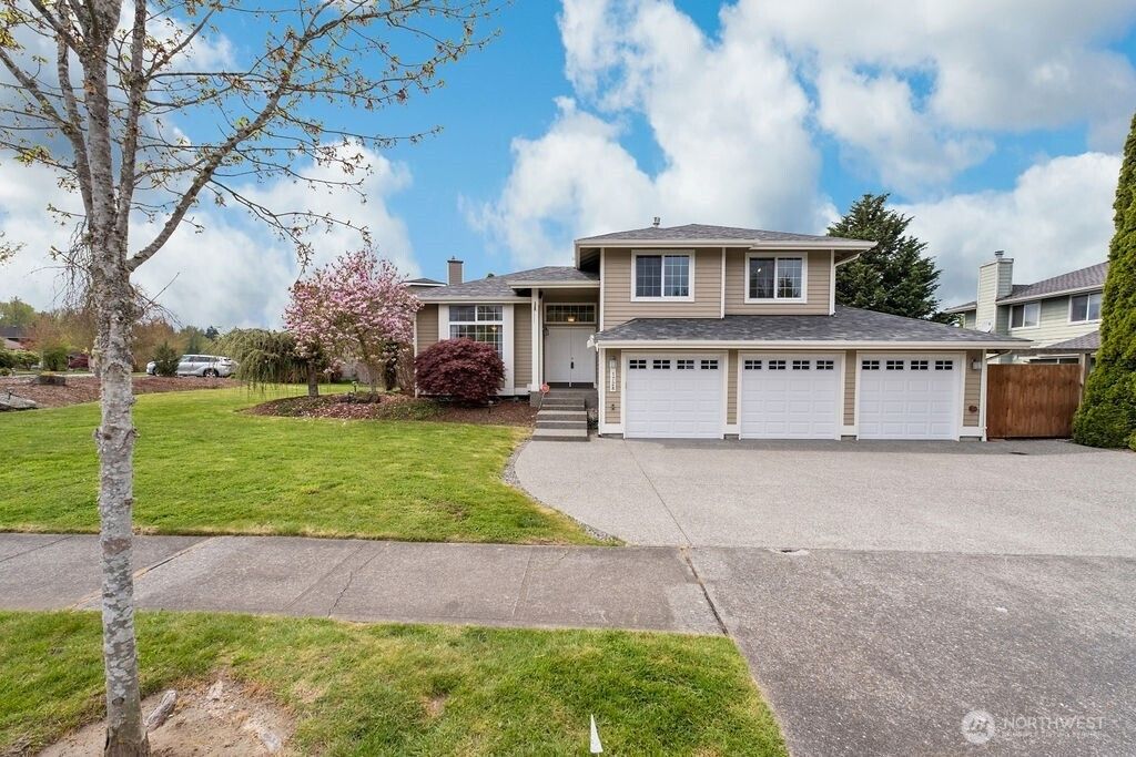 Photo of 1728 Amber Boulevard, Puyallup, WA 98372 (MLS # 2511136)