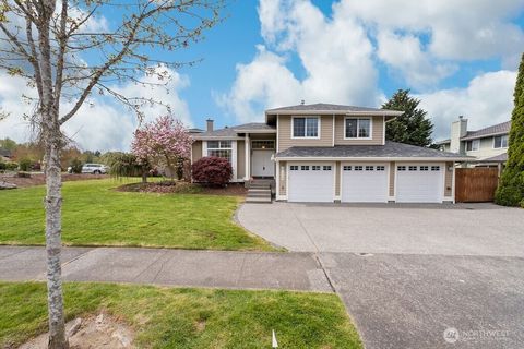 Photo of 1728 Amber Boulevard, Puyallup, WA 98372 (MLS # 2511136)