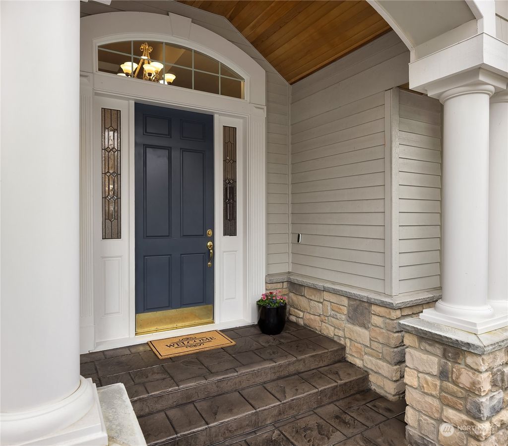 Photo of 19158 NE 44th Court, Sammamish, WA 98074 (MLS # 2205898)