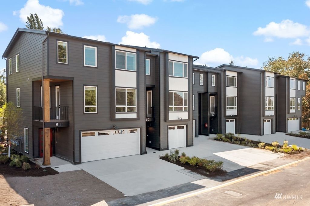 Photo of 626 Logan Road #B5, Lynnwood, WA 98036 (MLS # 1988397)