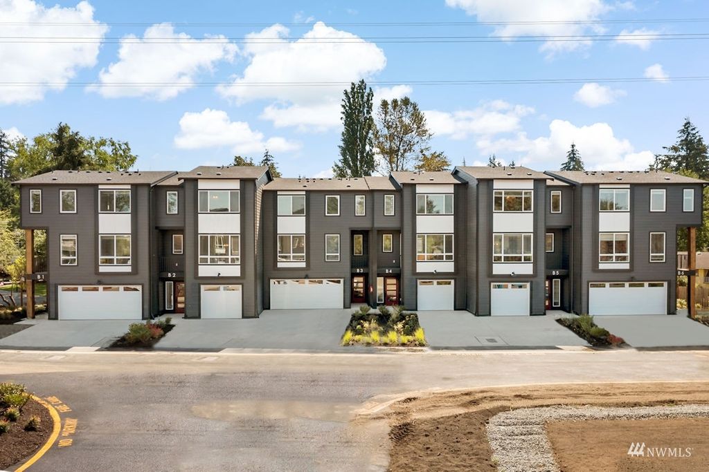 Photo of 626 Logan Road #B5, Lynnwood, WA 98036 (MLS # 1988397)