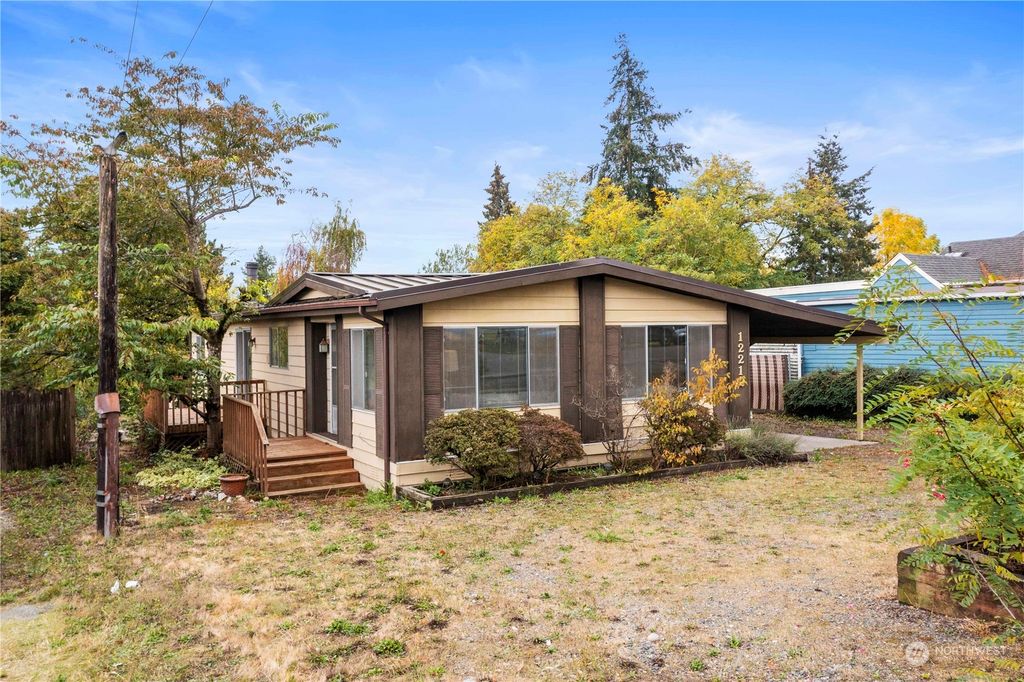Photo of 12212 22nd Avenue S, Burien, WA 98168 (MLS # 2013911)