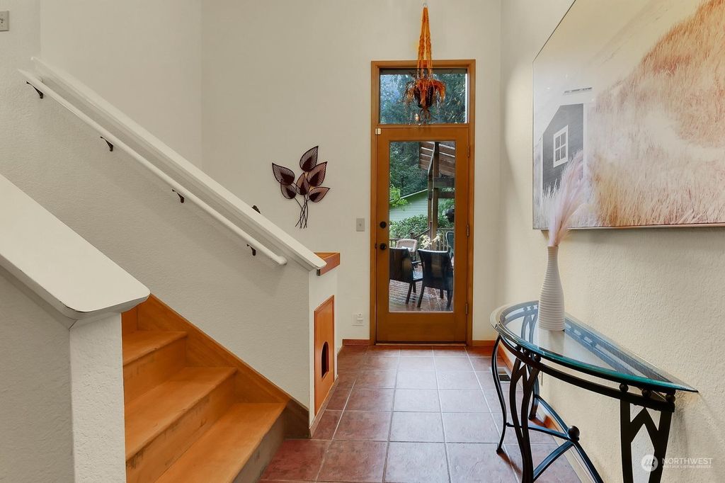 Photo of 19828 6th Avenue NE, Shoreline, WA 98155 (MLS # 2299545)