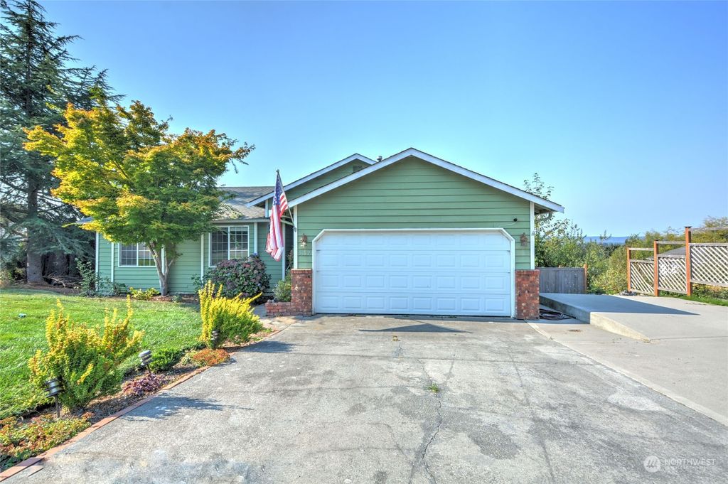 Photo of 5412 68th Drive NE, Marysville, WA 98270 (MLS # 1965694)
