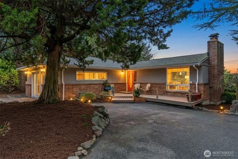 Photo of 15612 38th Avenue NE, Lake Forest Park, WA 98155 (MLS # 2476461)