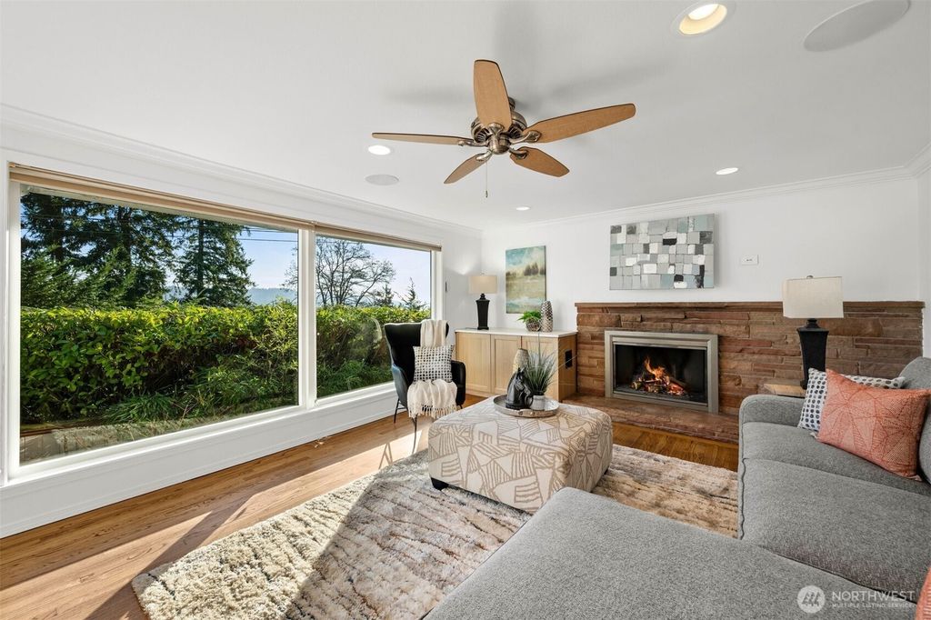 Photo of 15612 38th Avenue NE, Lake Forest Park, WA 98155 (MLS # 2476461)