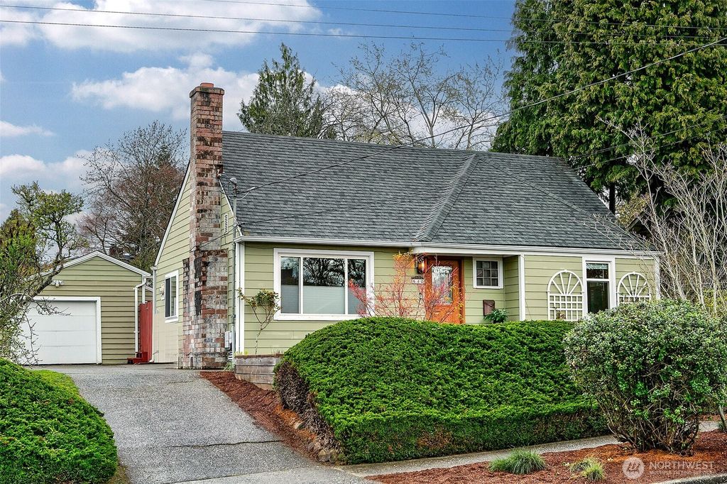 Photo of 640 SW 139th Street, Burien, WA 98166 (MLS # 2354059)