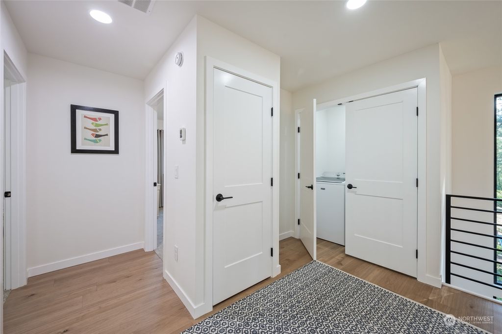 listing image 9363971339809597296
