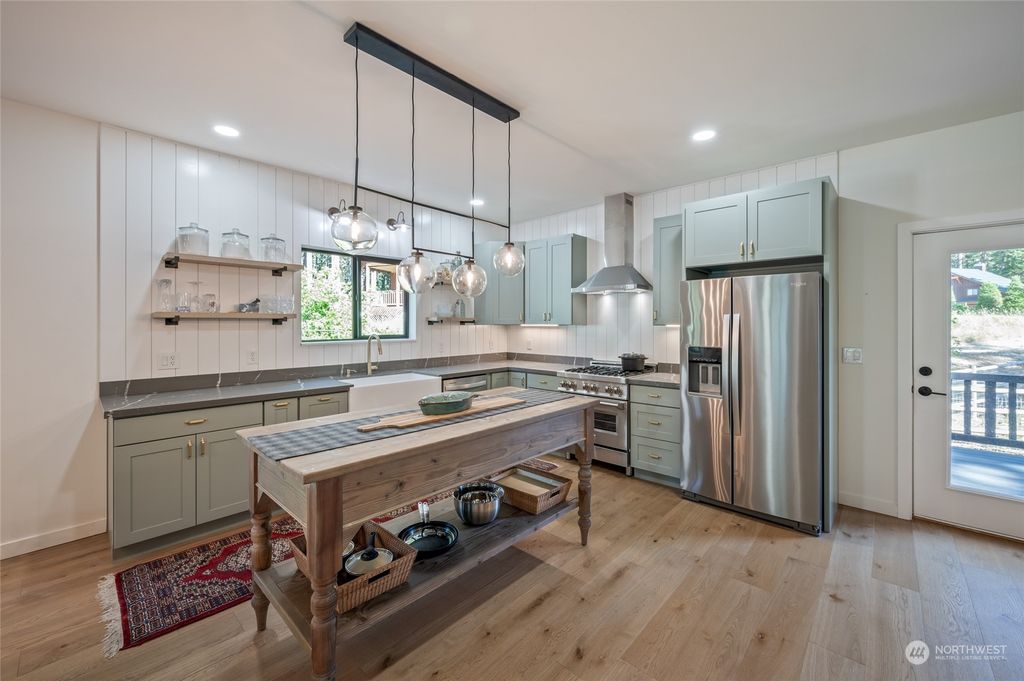 listing image 9362594871396773087