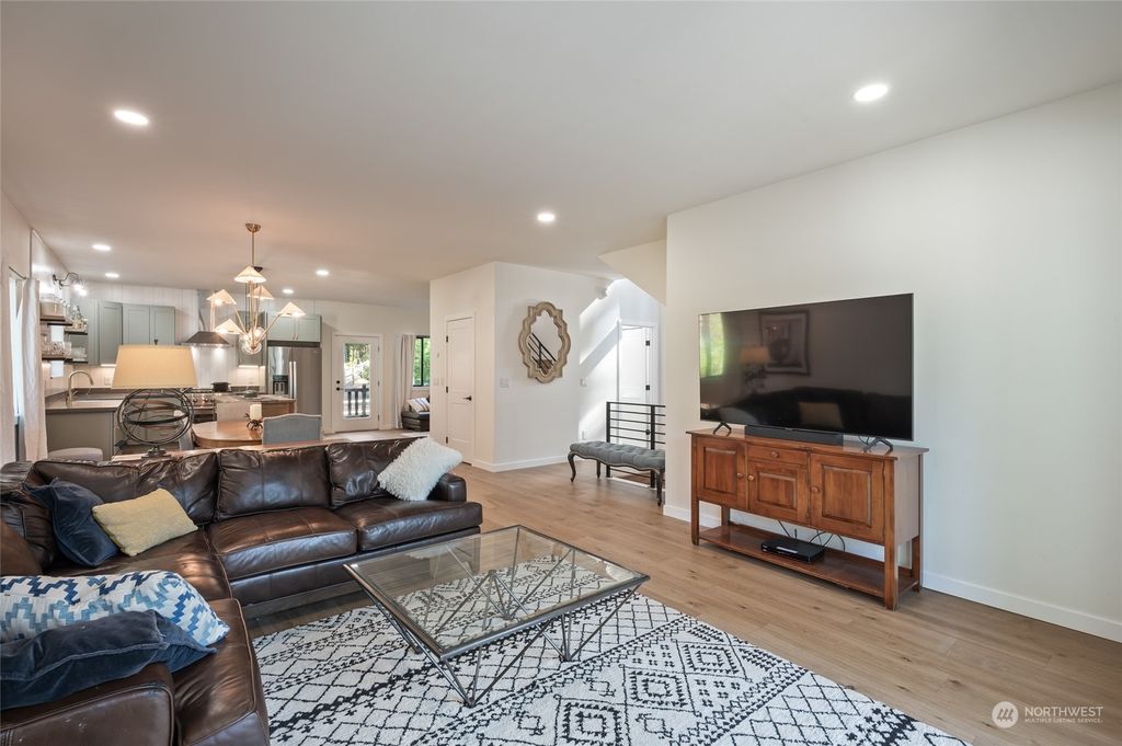 listing image 9367332880043536597
