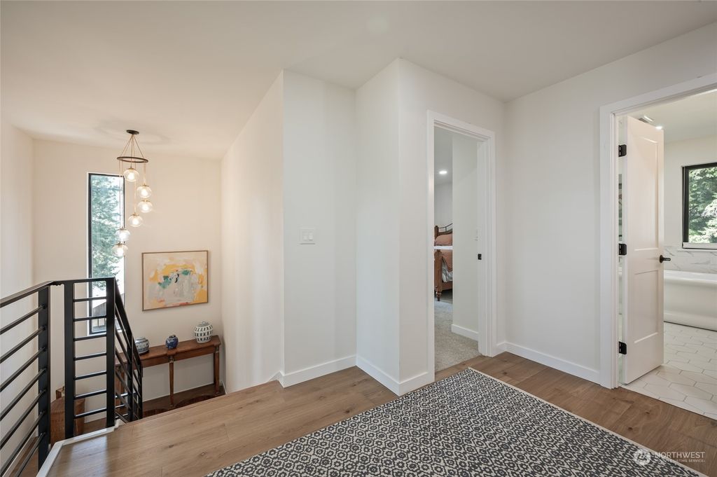 listing image 9367619680489059487