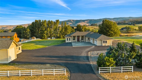 Photo of 240 Majestic Heights Drive, Ellensburg, WA 98926 (MLS # 2572660)