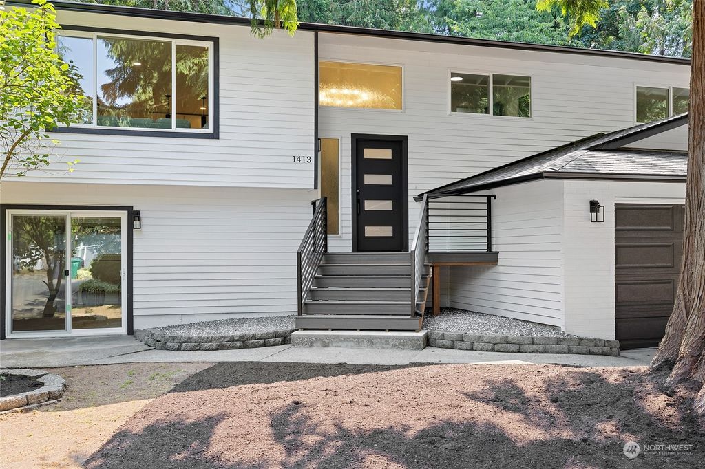 Photo of 1413 SW 307th Street, Federal Way, WA 98023 (MLS # 2134903)