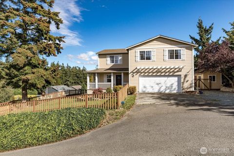 Photo of 1605 SW 16th Avenue, Oak Harbor, WA 98277 (MLS # 2440917)
