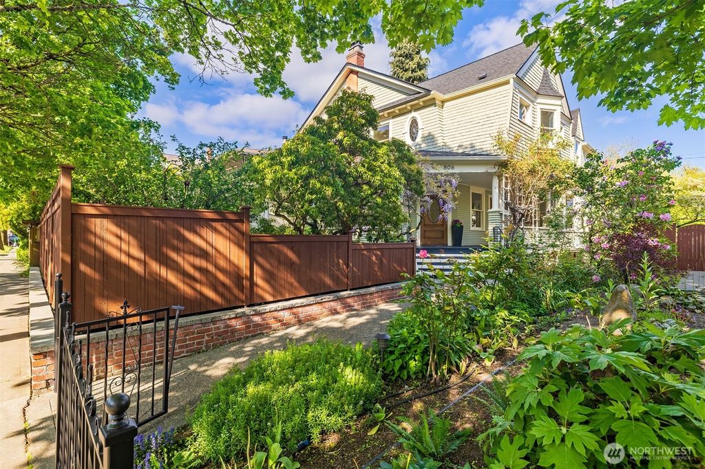 Photo of 806 15th Avenue E, Seattle, WA 98112 (MLS # 2521362)