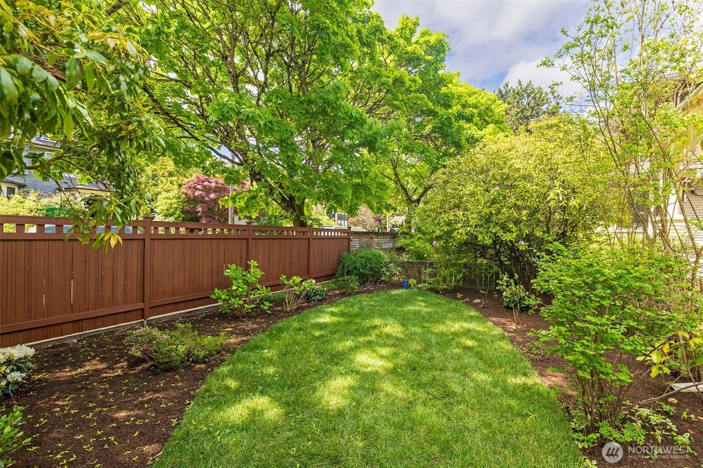 Photo of 806 15th Avenue E, Seattle, WA 98112 (MLS # 2521362)