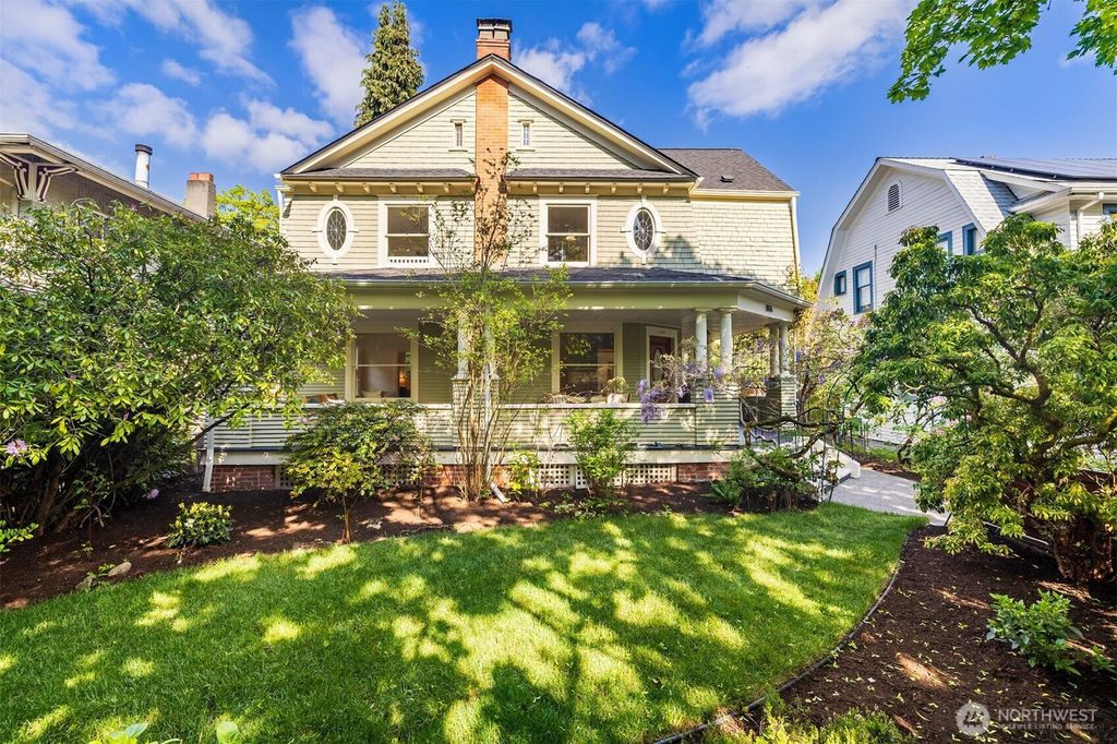 Photo of 806 15th Avenue E, Seattle, WA 98112 (MLS # 2521362)