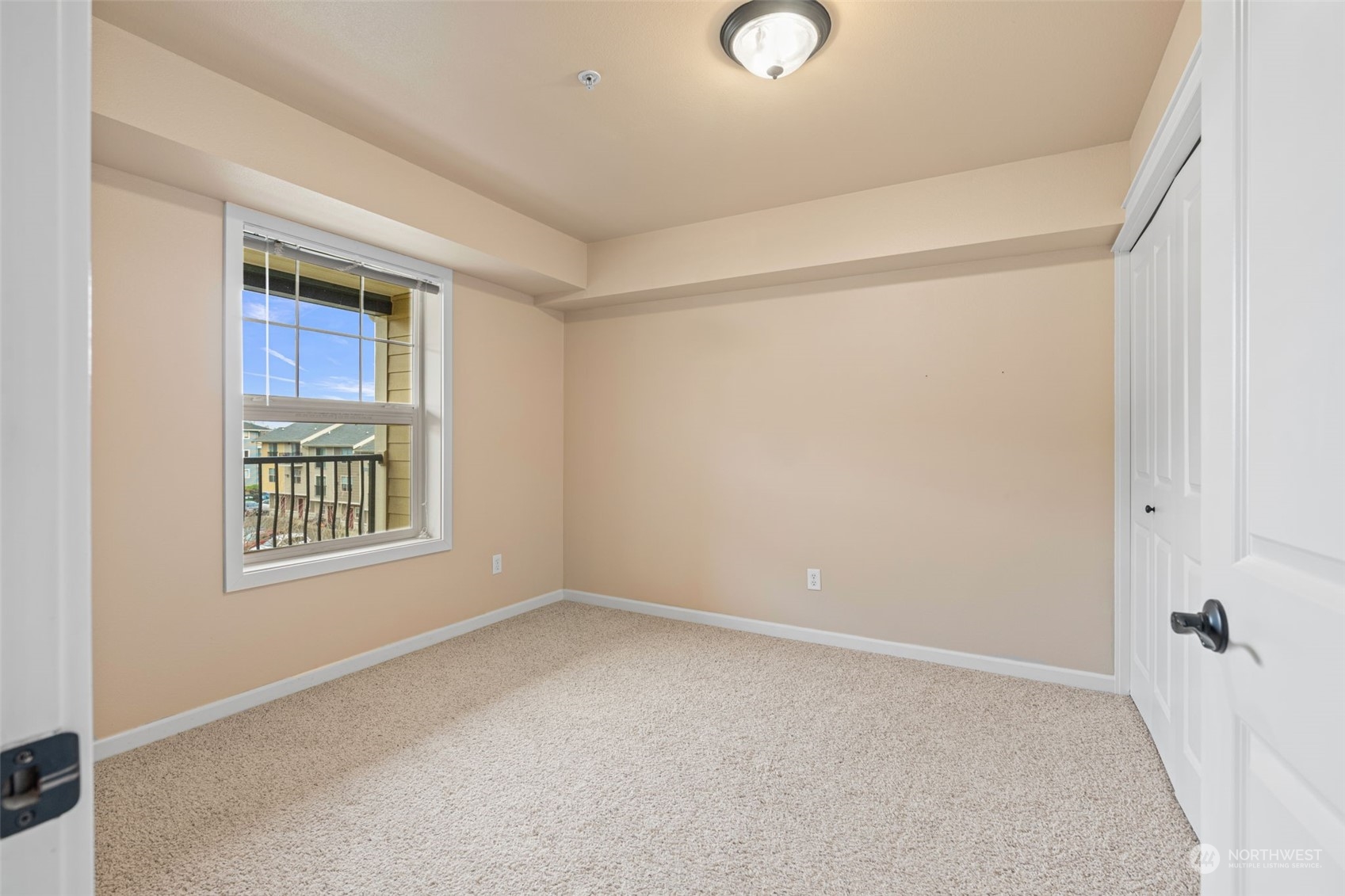 Bellingham, Washington 98225, United States, 2 Bedrooms Bedrooms, ,2 BathroomsBathrooms,Residential,Pending,10631