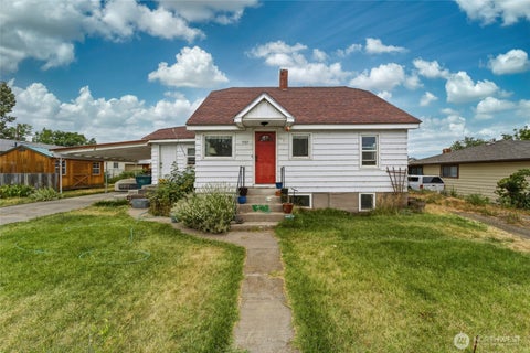 Photo of 707 Russell Street, Milton-Freewater, OR 97862 (MLS # 2547588)