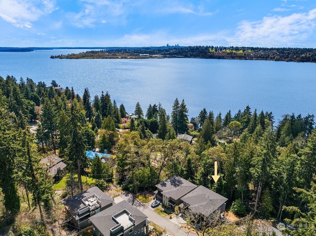 Photo of 7213 NE 118th Court, Kirkland, WA 98034 (MLS # 2047166)