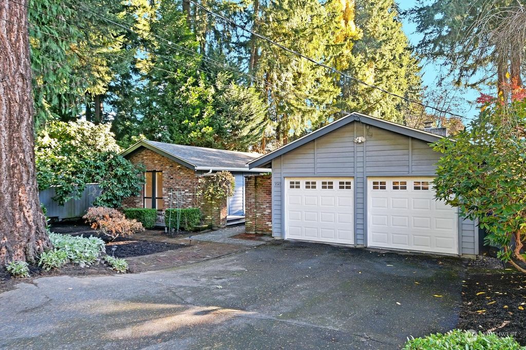 Photo of 3547 NE 187th Street, Lake Forest Park, WA 98155 (MLS # 2180241)