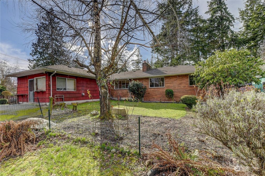 Photo of 17934 Fremont Avenue N, Shoreline, WA 98133 (MLS # 2042932)