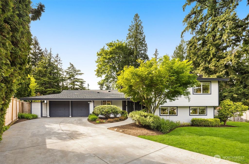 Photo of 12532 SE 70th Street, Newcastle, WA 98056 (MLS # 2520993)
