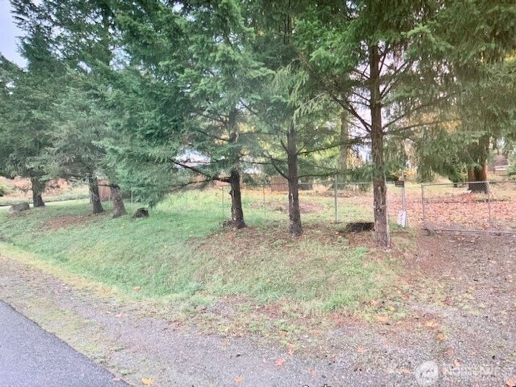 Photo of 21422 184th Avenue SE, Renton, WA 98058 (MLS # 2412277)