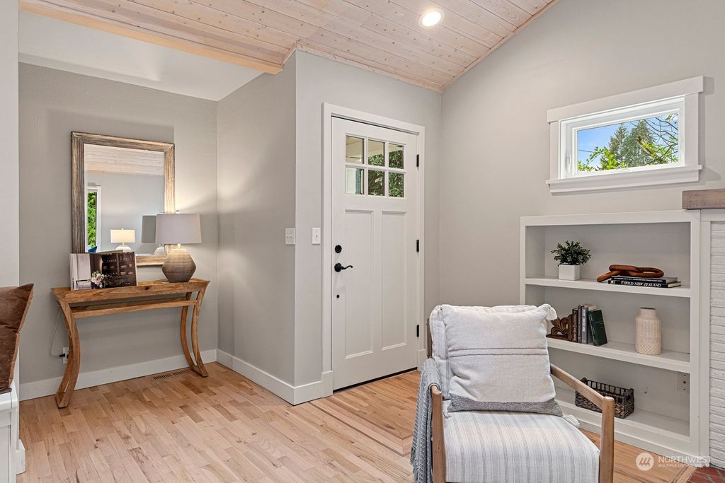 Photo of 550 NE Alder Street, Issaquah, WA 98027 (MLS # 2229282)