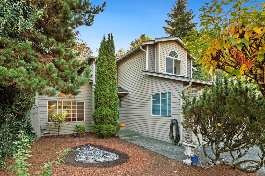 Photo of 12737 NE 97th Place, Kirkland, WA 98033 (MLS # 2596610)