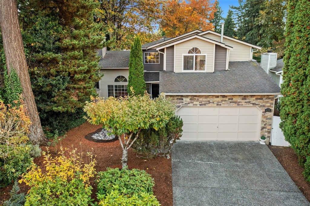 Photo of 12737 NE 97th Place, Kirkland, WA 98033 (MLS # 2596610)