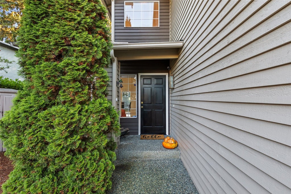 Photo of 12737 NE 97th Place, Kirkland, WA 98033 (MLS # 2596610)