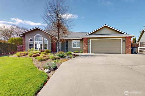 Photo of 1726 SE Grassland Court, College Place, WA 99324 (MLS # 2503439)