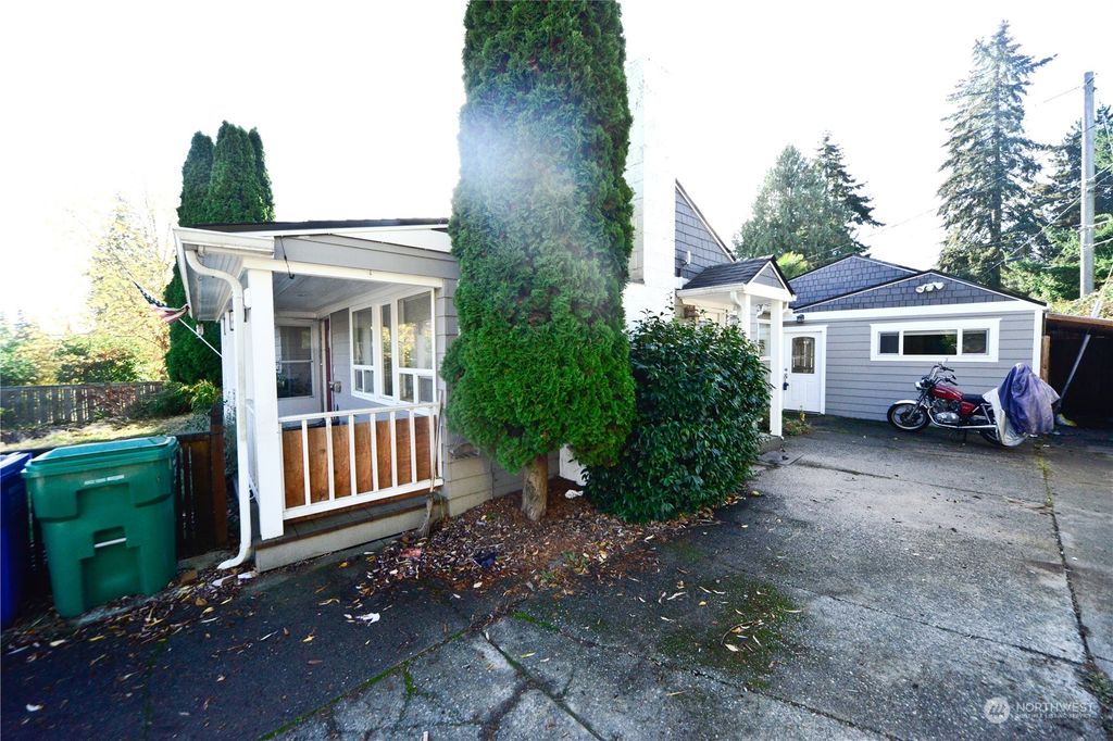Photo of 10013 34th Avenue SW, Seattle, WA 98146 (MLS # 2285204)