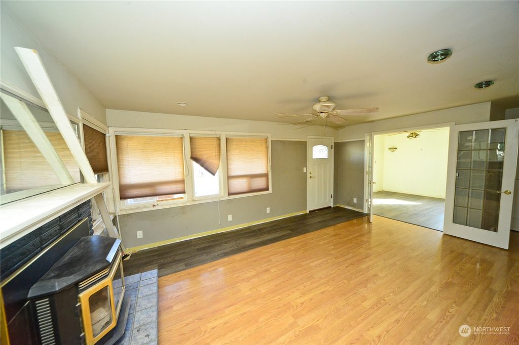 Photo of 10013 34th Avenue SW, Seattle, WA 98146 (MLS # 2285204)