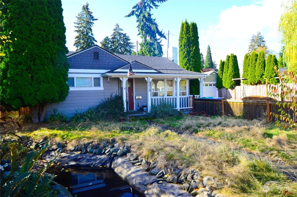 Photo of 10013 34th Avenue SW, Seattle, WA 98146 (MLS # 2285204)