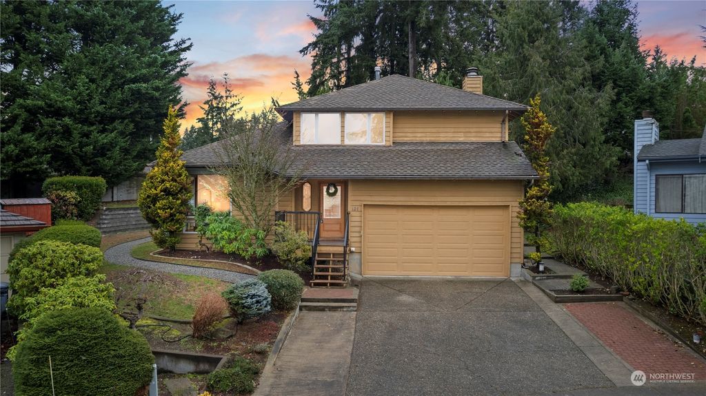 Photo of 628 151st Place NE, Bellevue, WA 98007 (MLS # 2320670)