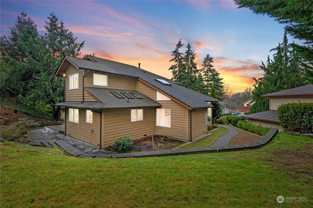 Photo of 628 151st Place NE, Bellevue, WA 98007 (MLS # 2320670)