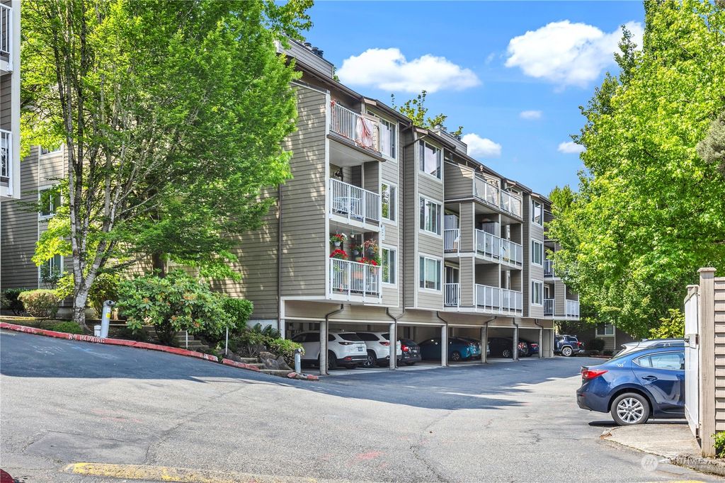 Photo of 208 Mountain Park Boulevard SW #E302, Issaquah, WA 98027 (MLS # 2060083)