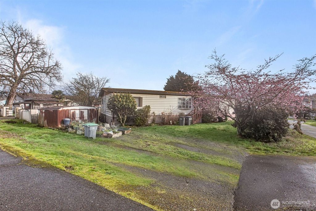 Photo of 24 4th Avenue S, Algona, WA 98001 (MLS # 2497325)