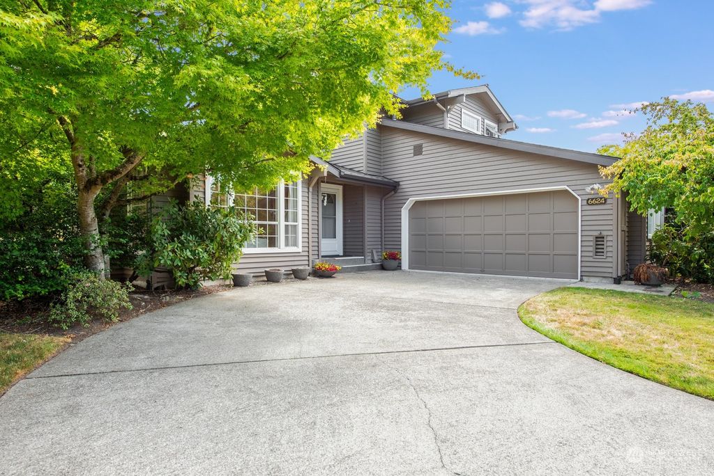Photo of 6624 113th Place SE, Bellevue, WA 98006 (MLS # 2272790)