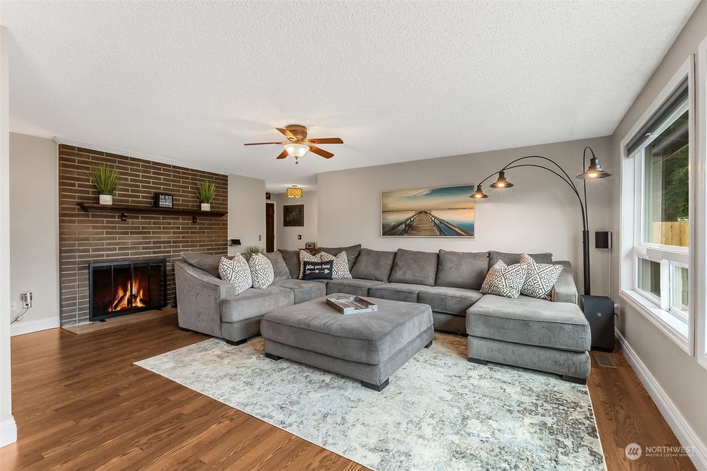 Photo of 13905 SE 141st Street, Renton, WA 98059 (MLS # 2037535)