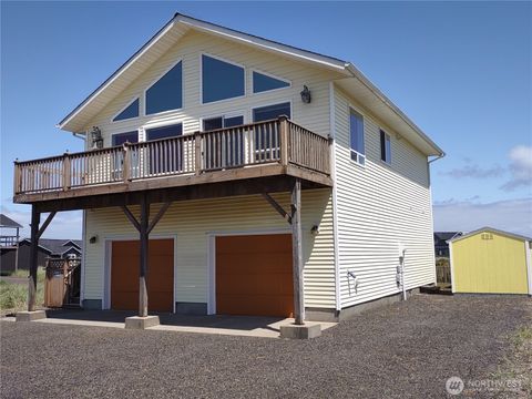 Photo of 1400 Ocean shores Boulevard SW, Ocean Shores, WA 98569 (MLS # 2373063)