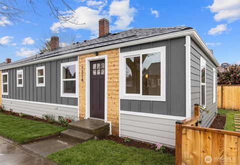Photo of 1314 N 3rd Street, Renton, WA 98057 (MLS # 2439755)