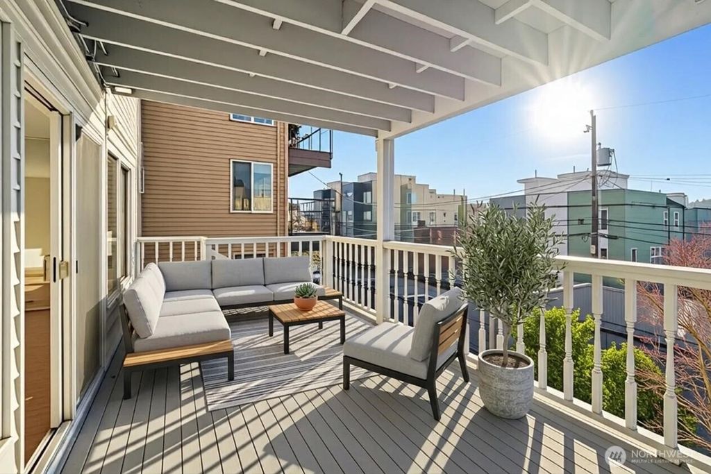 Photo of 2349 Boylston Avenue E, Seattle, WA 98102 (MLS # 2487870)