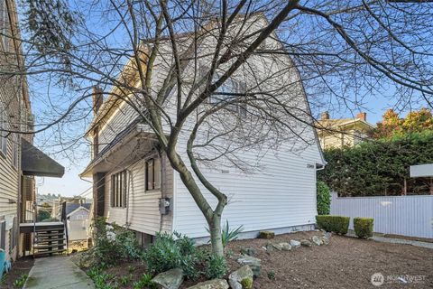 Photo of 2349 Boylston Avenue E, Seattle, WA 98102 (MLS # 2487870)