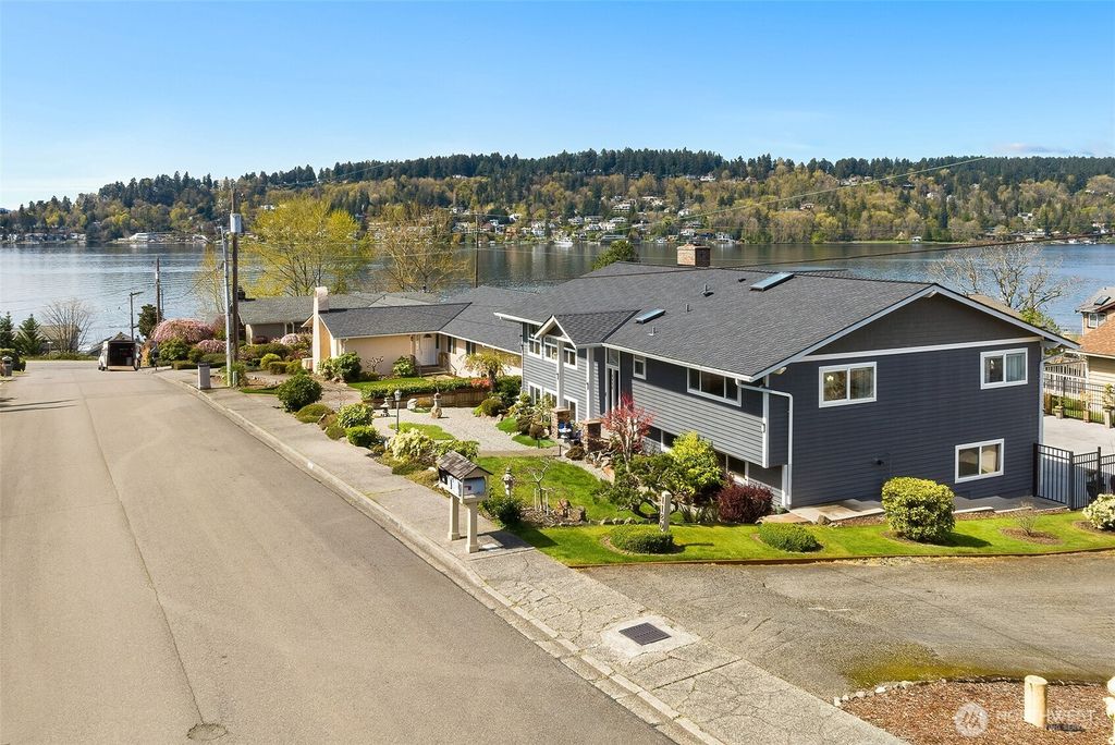 Photo of 1116 N 38th Street, Renton, WA 98056 (MLS # 2388005)
