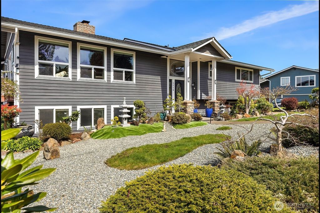 Photo of 1116 N 38th Street, Renton, WA 98056 (MLS # 2388005)