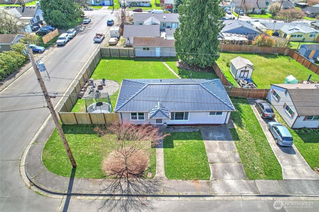 Photo of 2316 7th Street, Everett, WA 98201 (MLS # 2497424)
